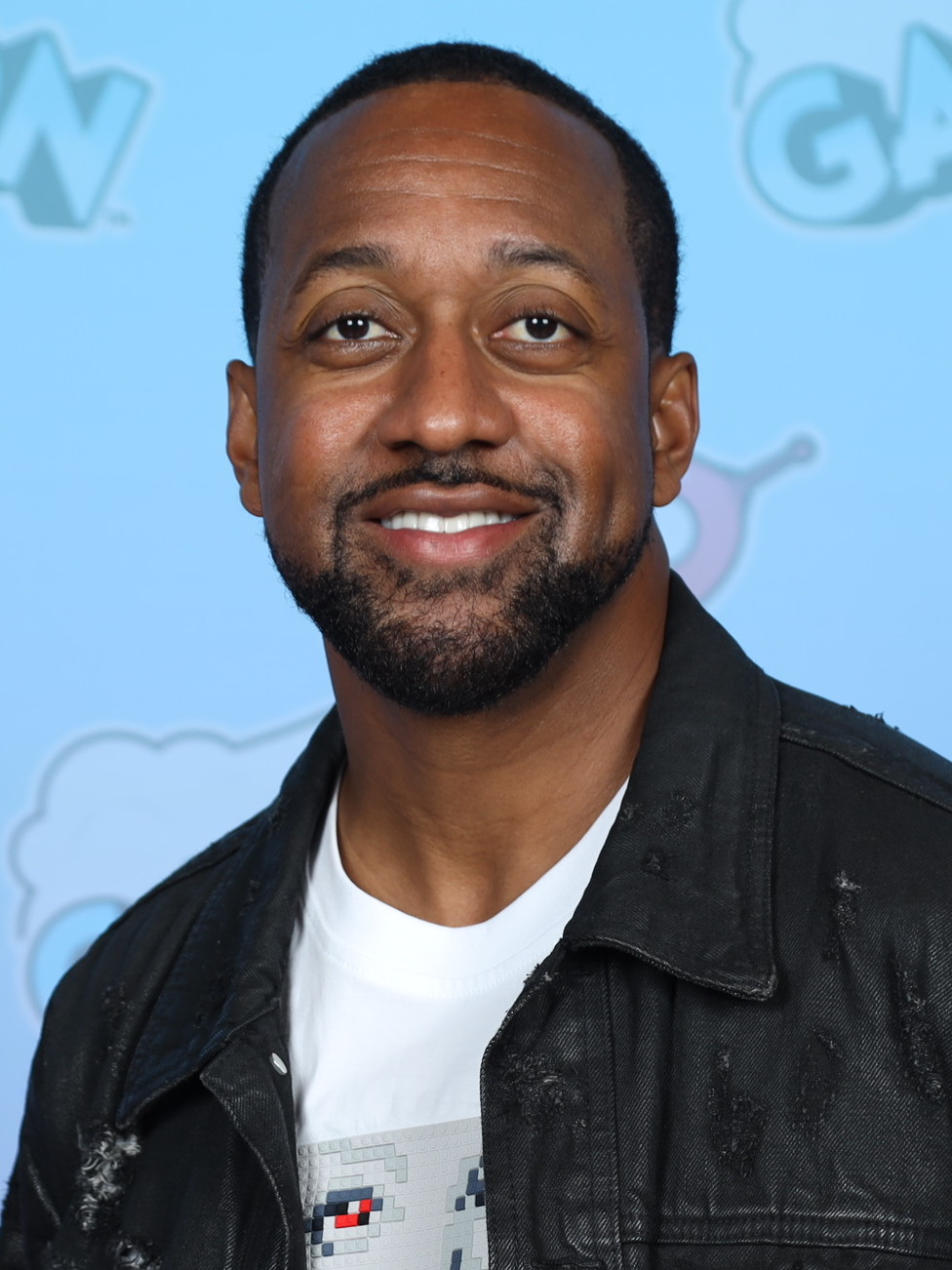 https://upload.wikimedia.org/wikipedia/commons/3/38/Jaleel_White_Photo_Op_GalaxyCon_Raleigh_2023_%28cropped%29.jpg