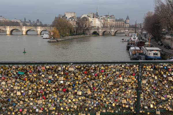 File:Lock covered side of the Pont du Arts with the Ile de Cite that background, Paris 2013.jpg