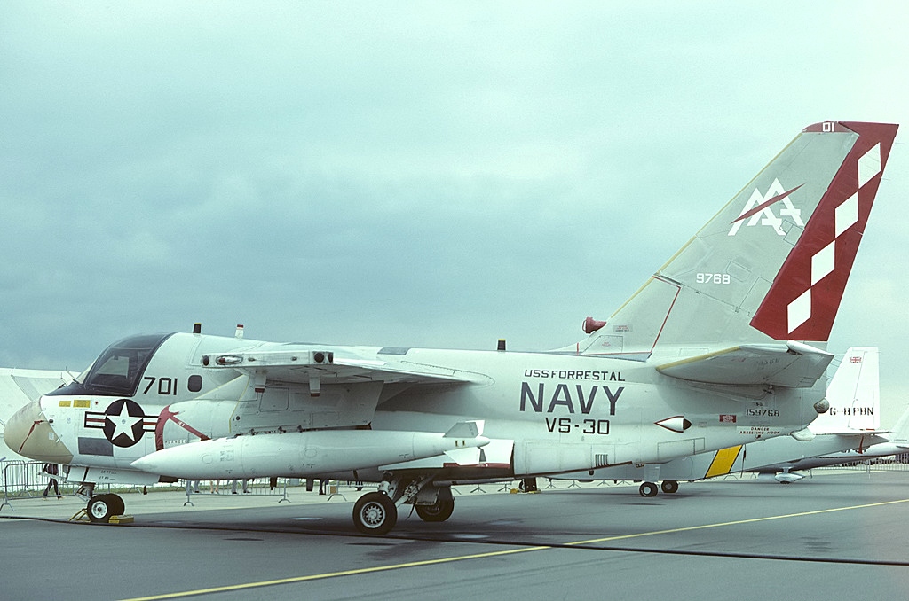 File:S-3A Viking VS-28 in flight c1981.jpg - Wikimedia Commons