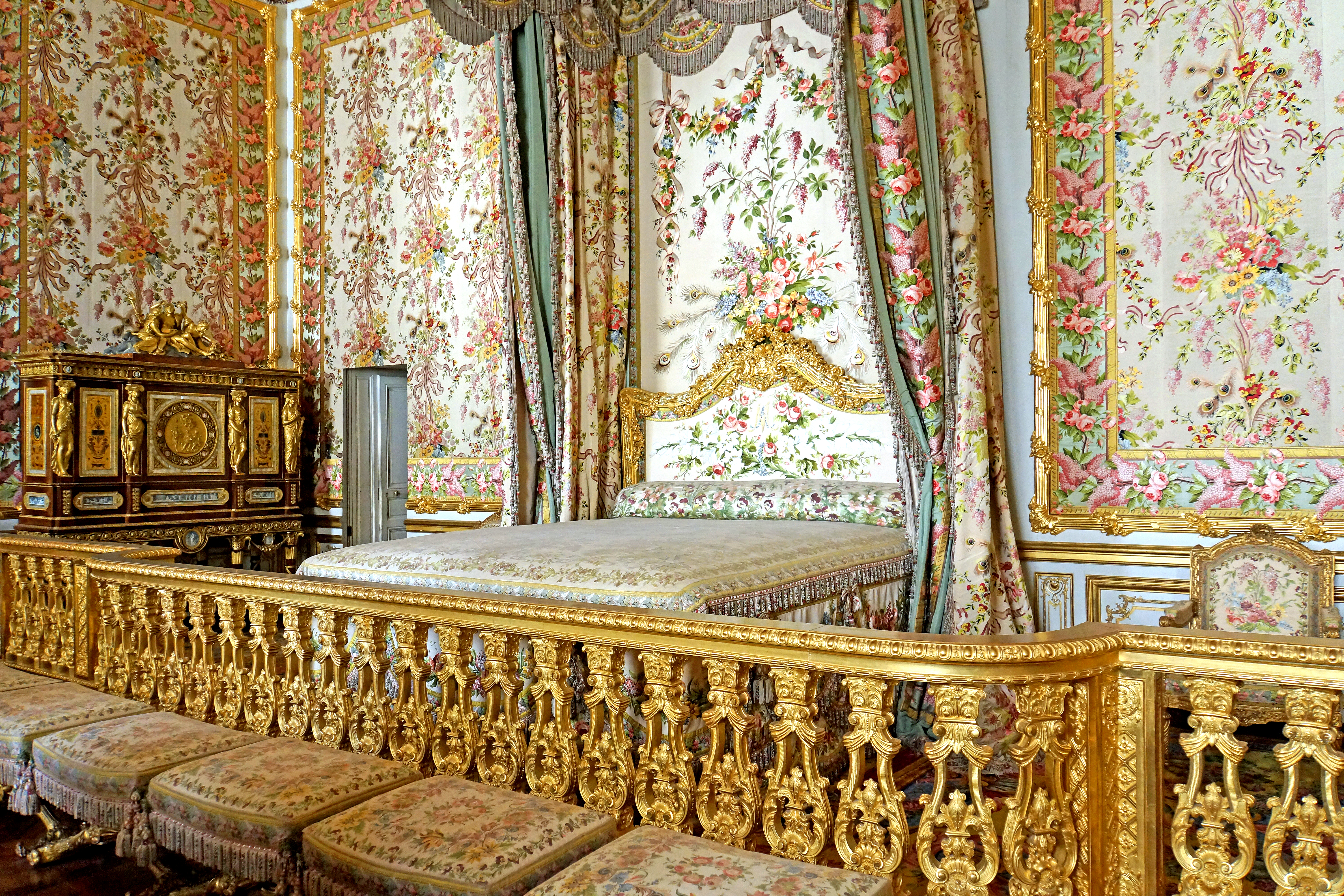 File Marie Antoinette S Bedroom Versailles 22 June 2014 002 Jpg
