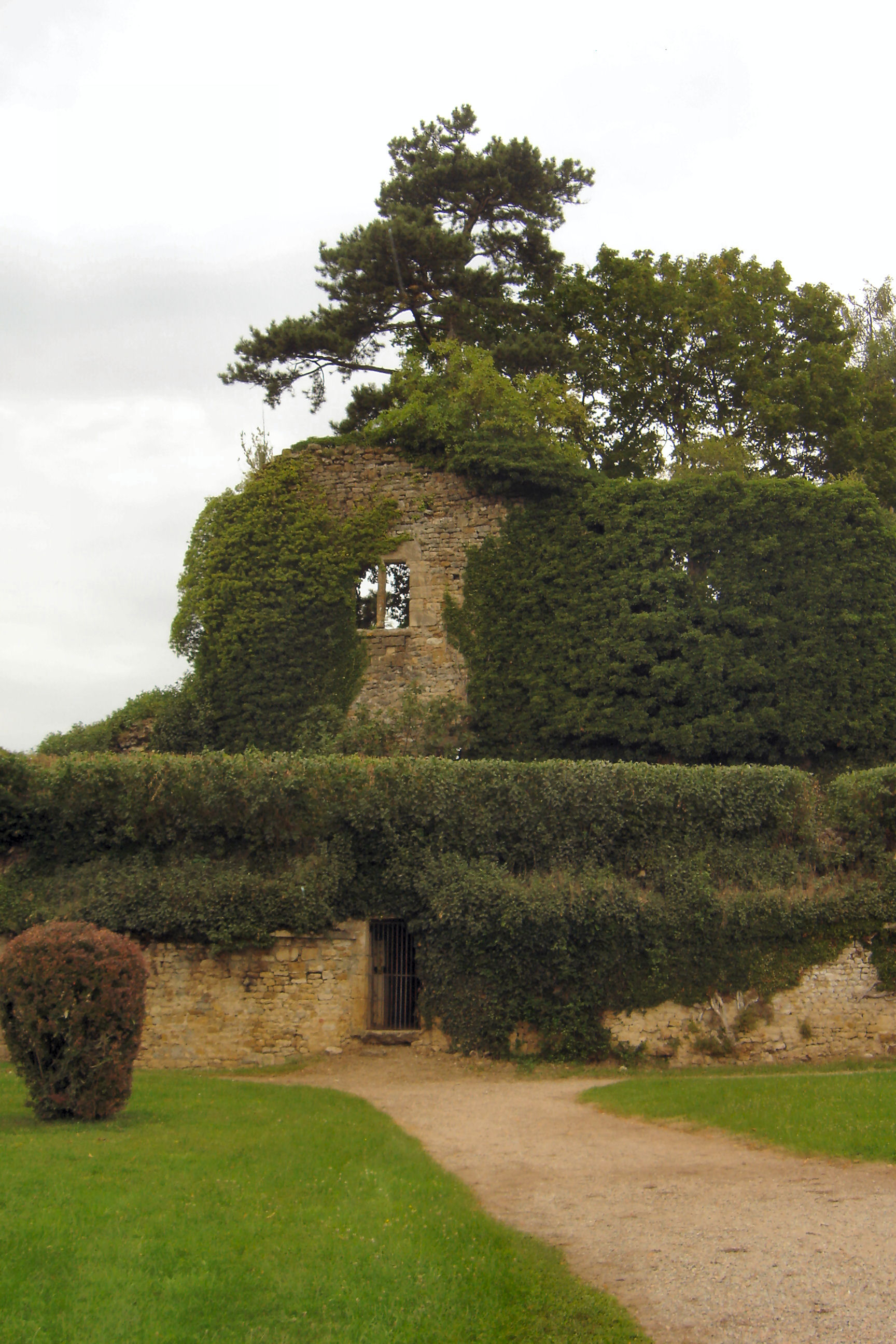 Vieux Château de Moulins-Engilbert  France Bourgogne-Franche-Comté Nièvre Moulins-Engilbert 58290