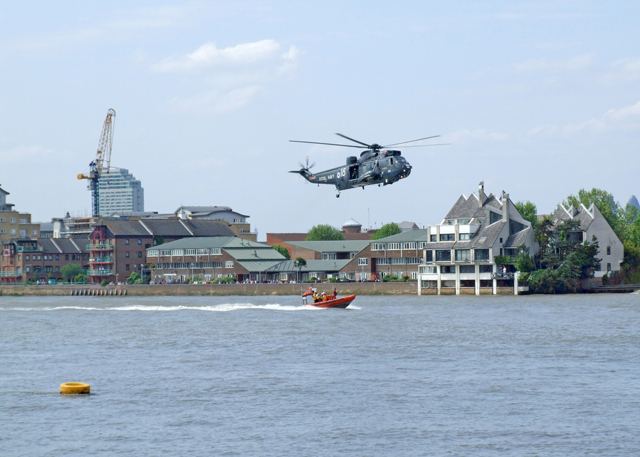 File:Navy Day on the Thames - geograph.org.uk - 1342969.jpg