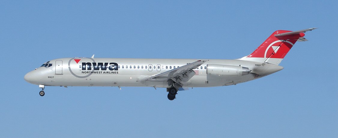 Northwest Airlines DC-9 (416730446).jpg