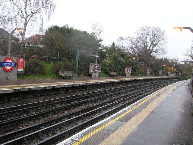 File:Osterley Station Platforms - geograph.org.uk - 739251.jpg