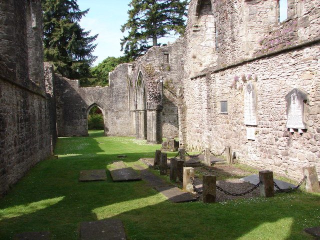 Part Inchmahome Priory ruin - geograph.org.uk - 1563233
