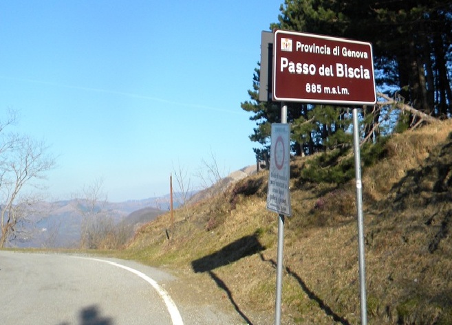 Del passo. Табличка Пассо. Плато Пассо. Biscia. Дорога Пассо дел.