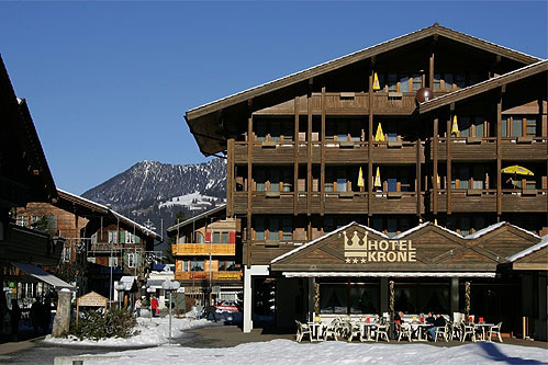 File:Picswiss BE-96-06 Kronenplatz in Lenk.jpg