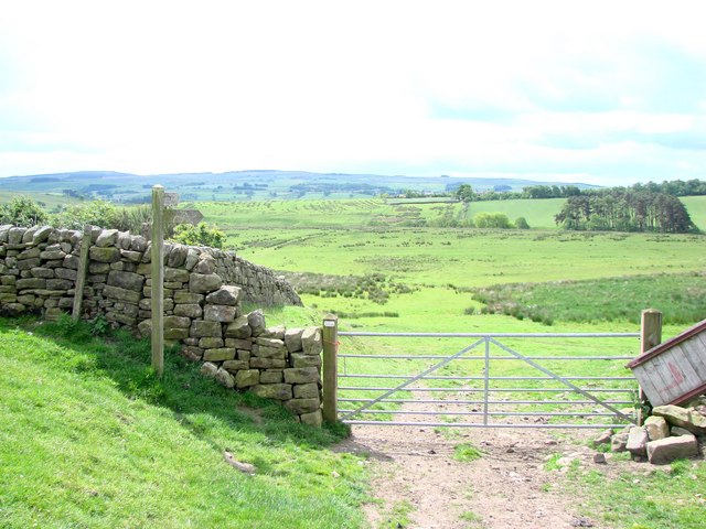 File:Public Footpaths - geograph.org.uk - 846939.jpg