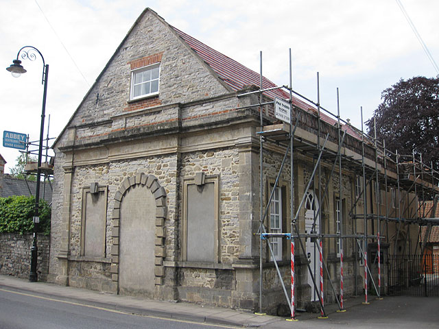 File:Pump room, Magdalene Street, Glastonbury - geograph.org.uk - 1344308.jpg