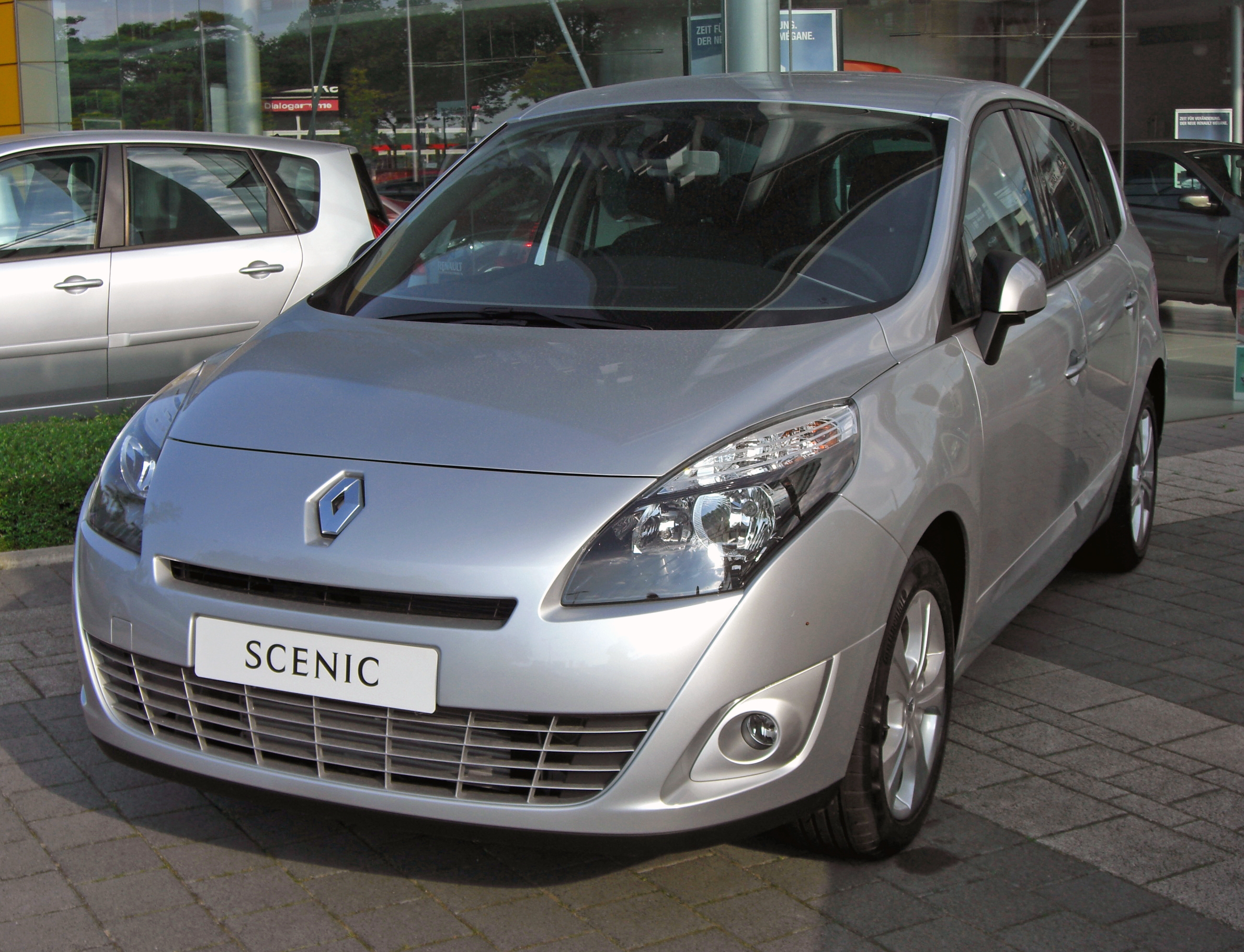 File:Renault Grand Scénic III 20090531 front.JPG - Wikimedia Commons