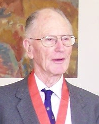 <span class="mw-page-title-main">Robin Kay</span> New Zealand artist and historian