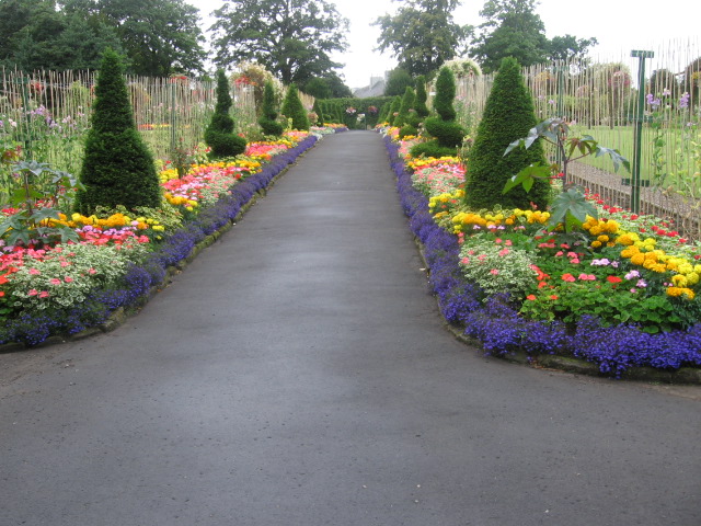 File:Victorian walled garden and sweet pea trials, Bellahouston Park - geograph.org.uk - 542470.jpg