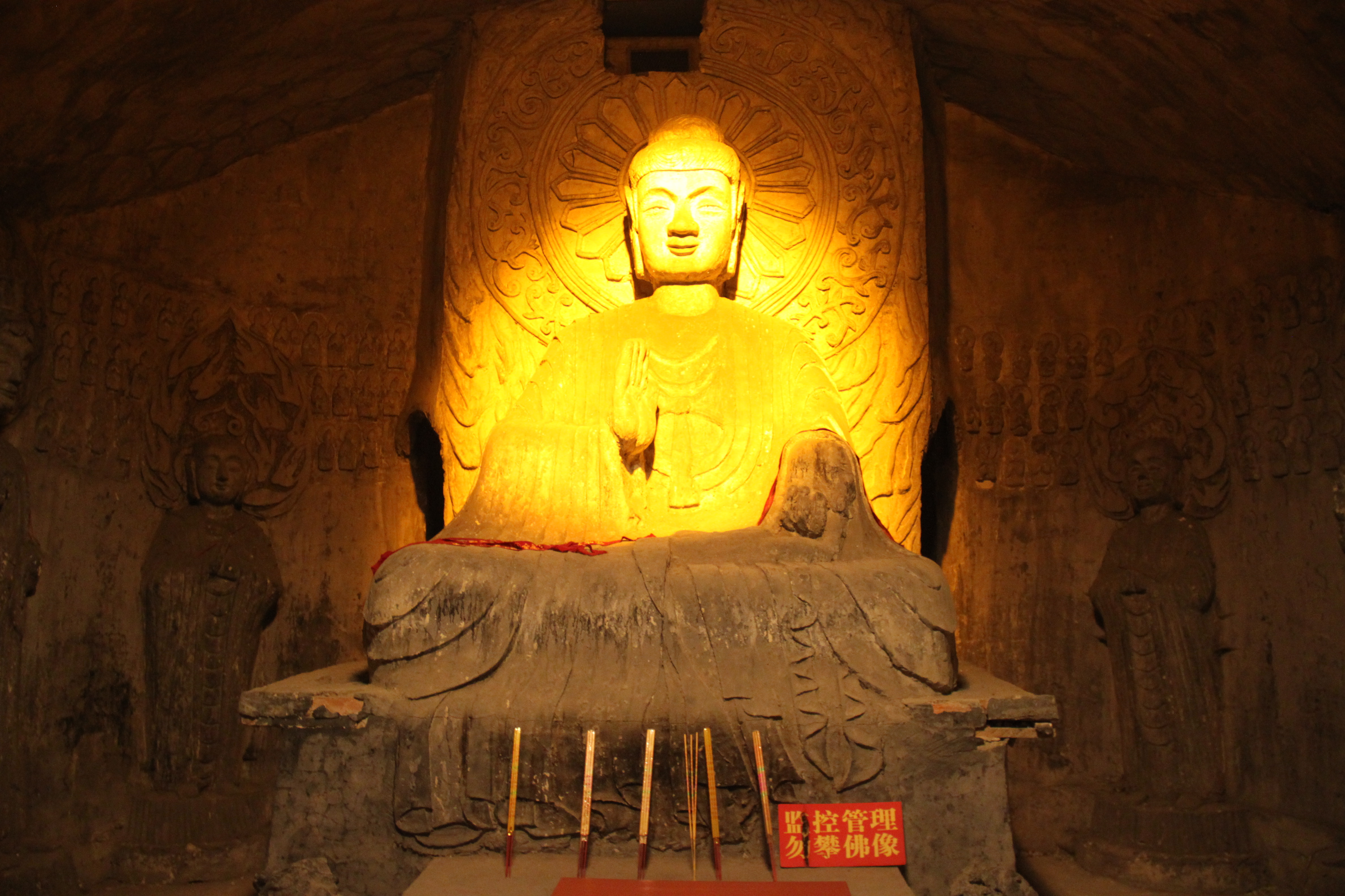 Пещеры будды. Пещера Будды Тайланд. Пещера Будды Амитаюса.