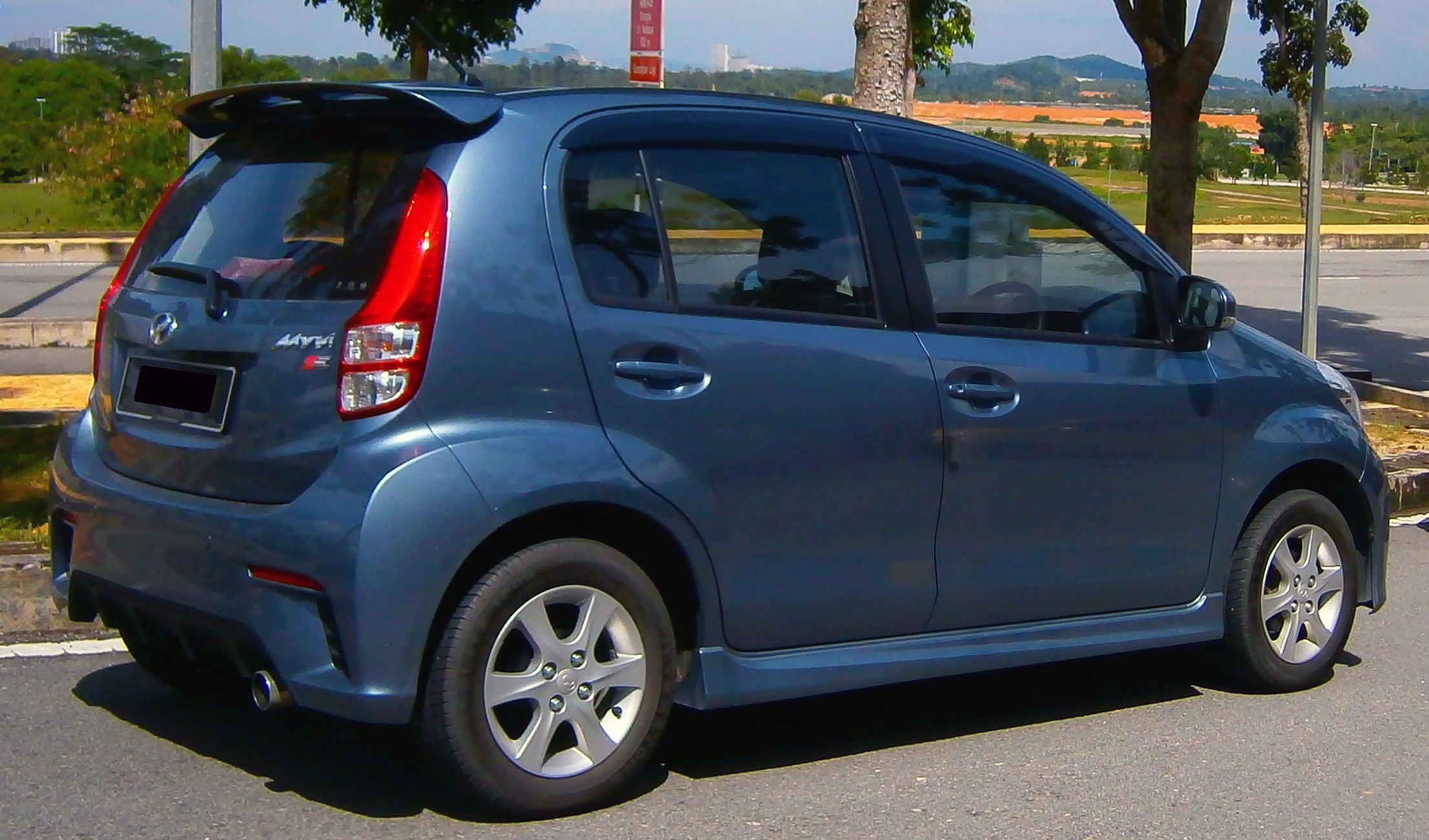 File:2013 Perodua Myvi SE 1.3 in Cyberjaya, Malaysia (02 