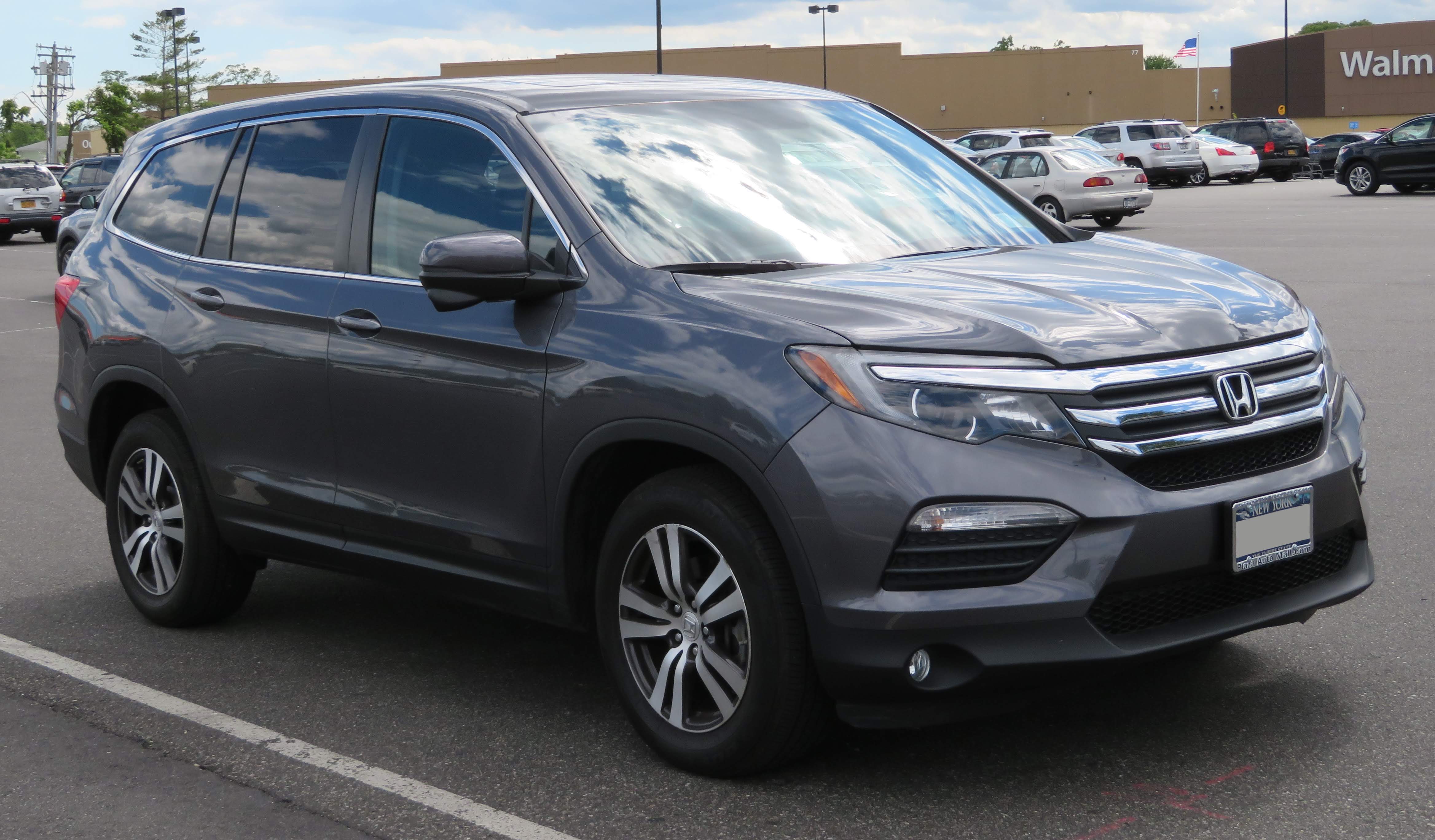 Silver Honda Pilot