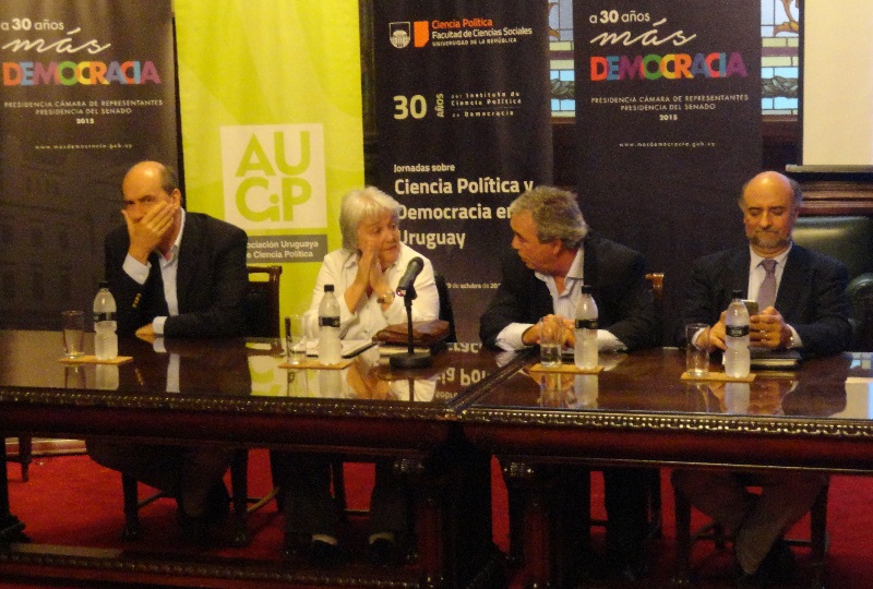 File:A 30 años de la restauración, los desafíos de la democracia uruguaya - Mesa redonda.jpg
