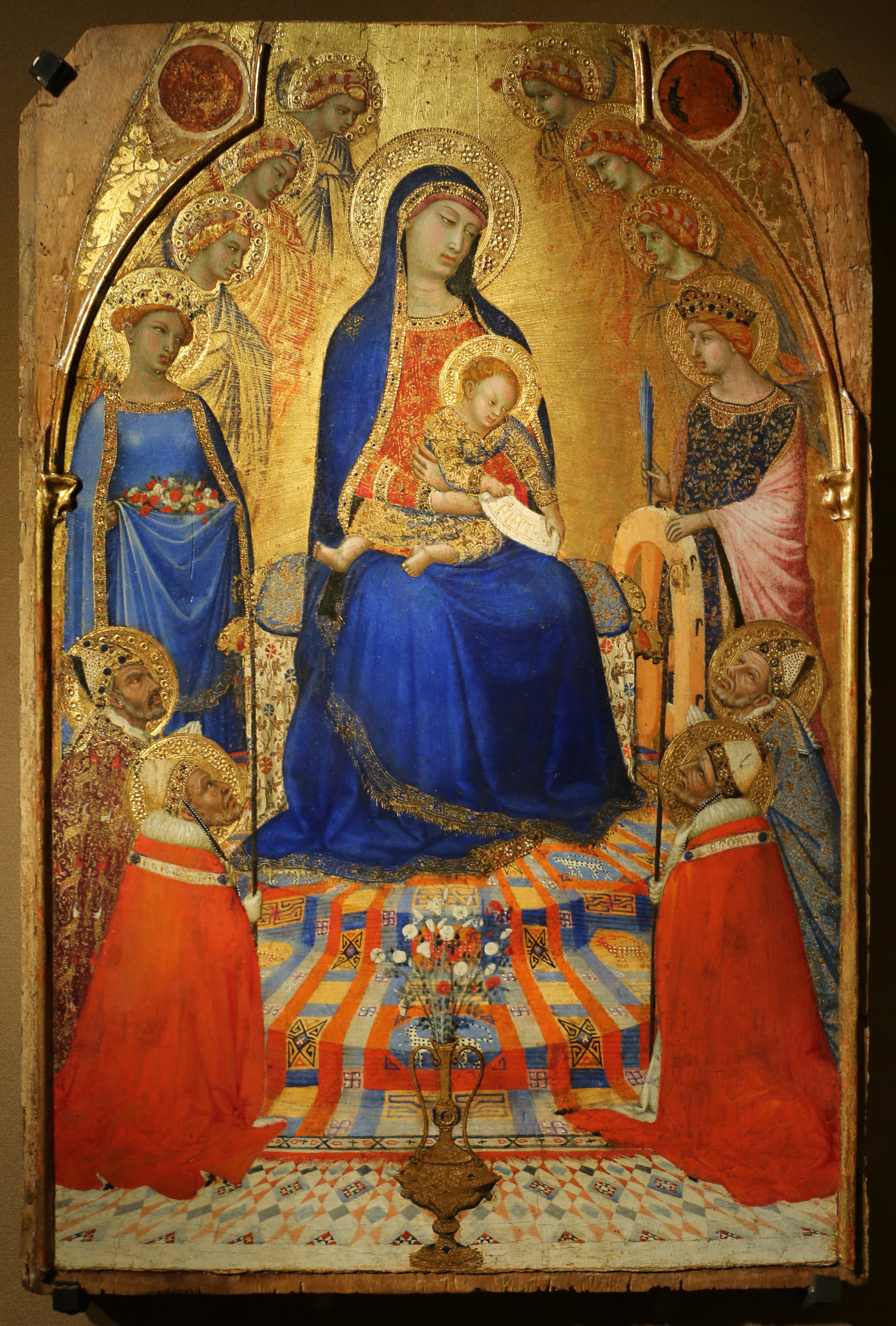 Ambrogio lorenzetti, madonna col bambino e santi, 1342-44 ca. (siena, pinacoteca nazionale) 01.jpg