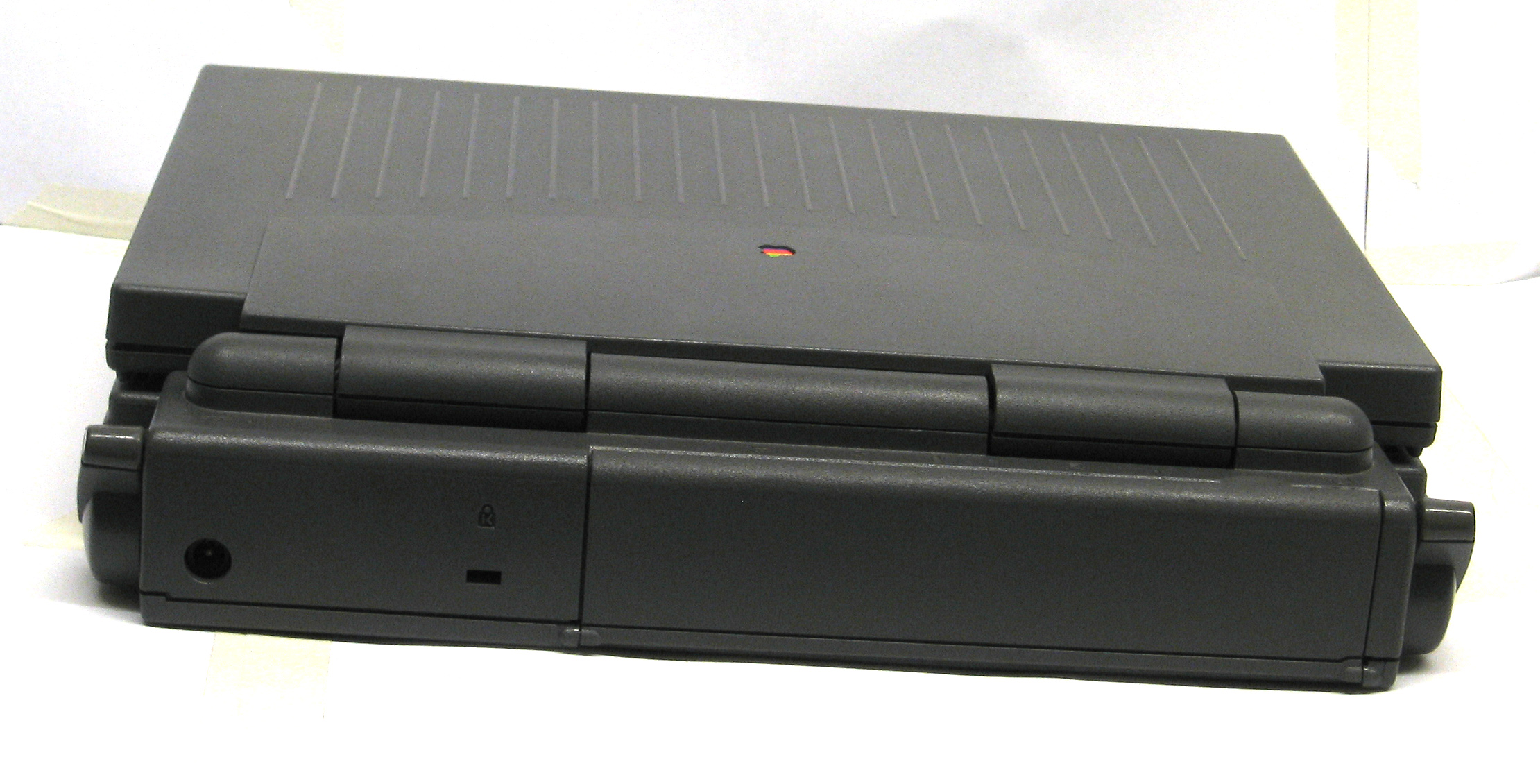 File:Apple Macintosh PowerBook 180c Back Closed Cover.jpg