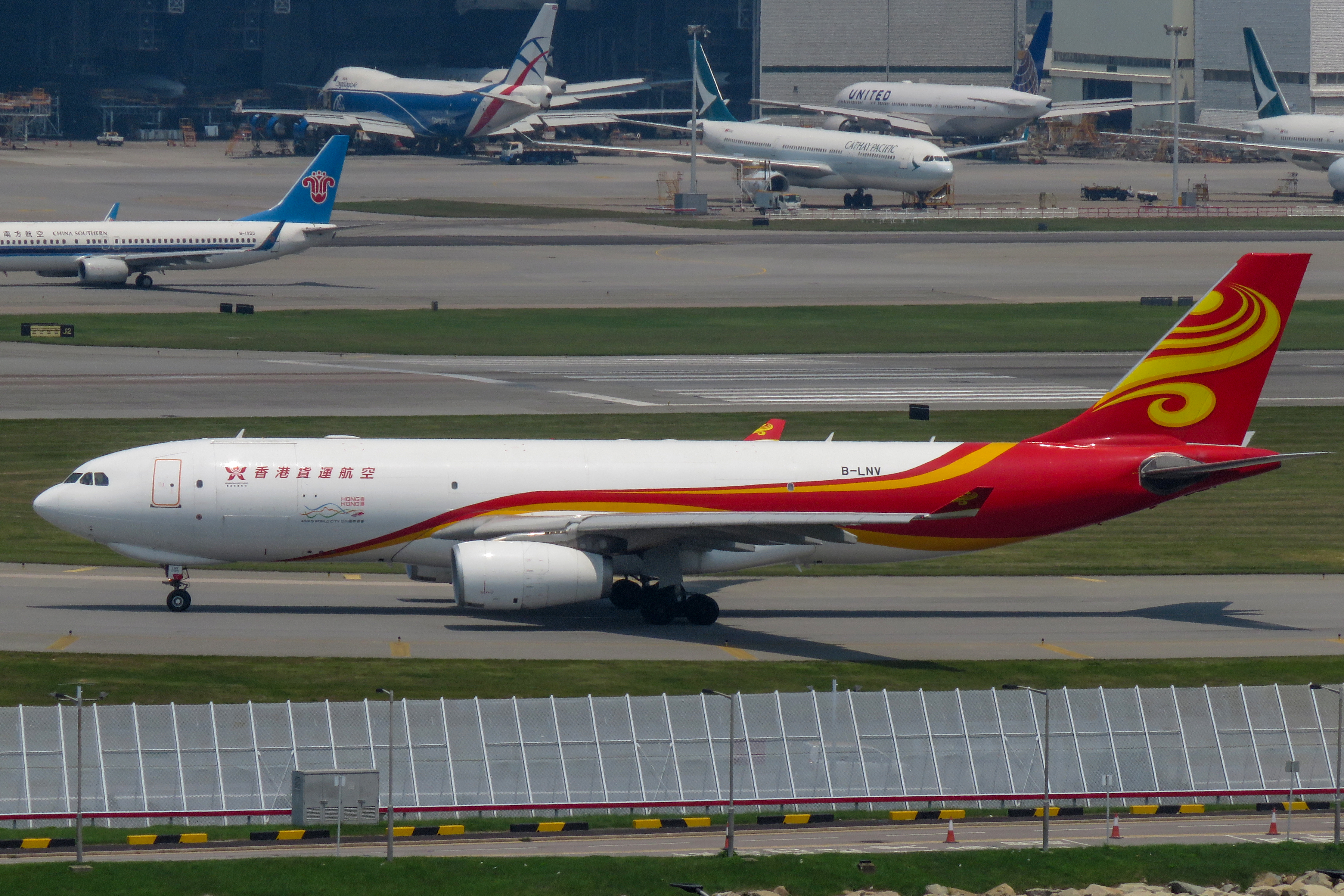 Photos of Hong Kong Airlines