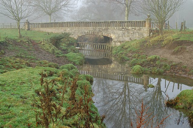 File:Bridge over the Dreel - geograph.org.uk - 640066.jpg