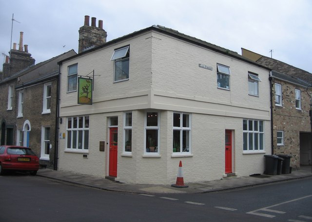 File:Clarendon Street veterinary surgery - geograph.org.uk - 710724.jpg