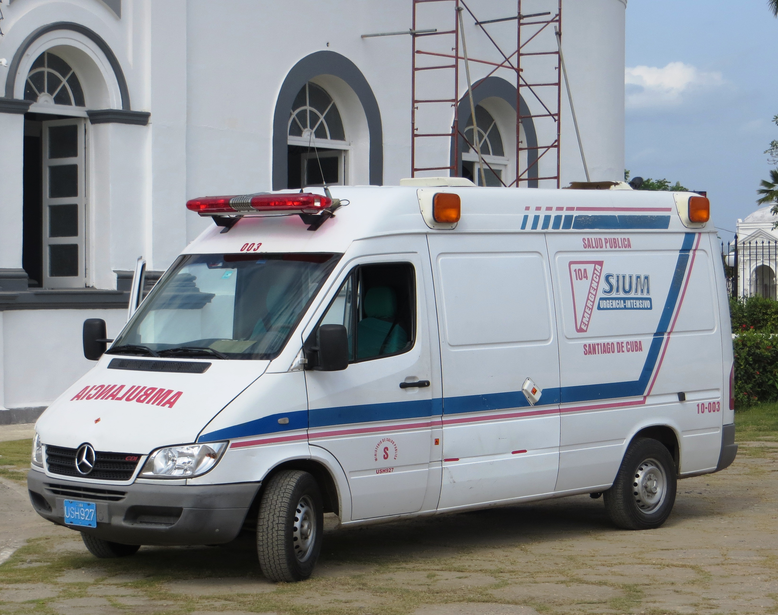 Cuba_ambulance.JPG