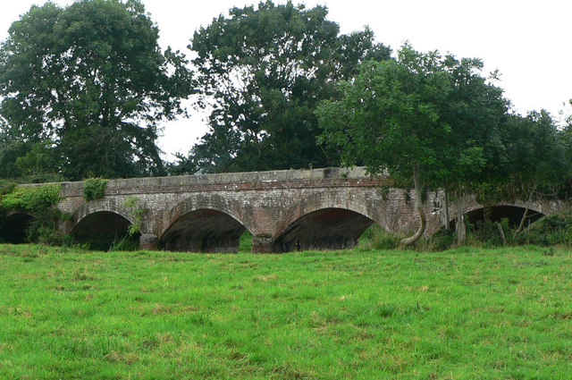 File:Disused railway bridge - geograph.org.uk - 919495.jpg