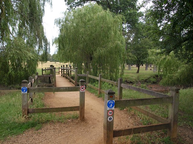 File:Dual use path, Richmond Park - geograph.org.uk - 1453370.jpg