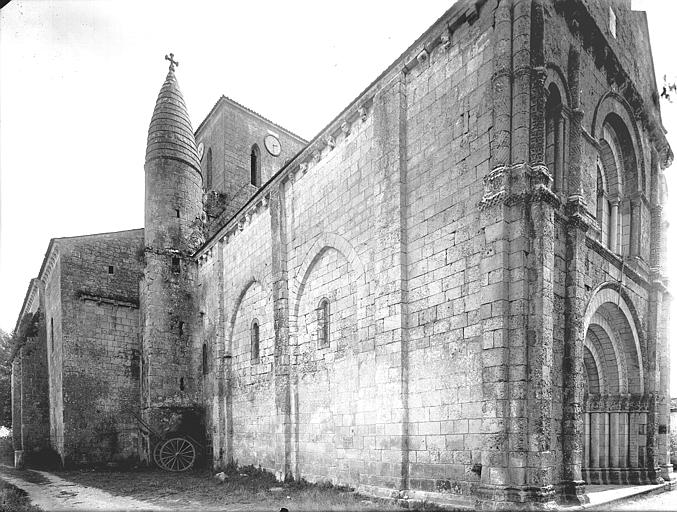 File:Eglise Saint-Martin - Ensemble nord-ouest - Meursac - Médiathèque de l'architecture et du patrimoine - APMH00030842.jpg