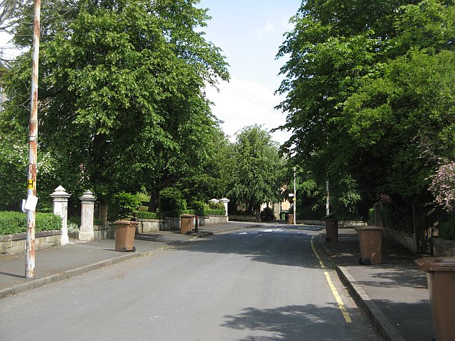 File:Erskine Avenue, Dumbreck - geograph.org.uk - 1357522.jpg