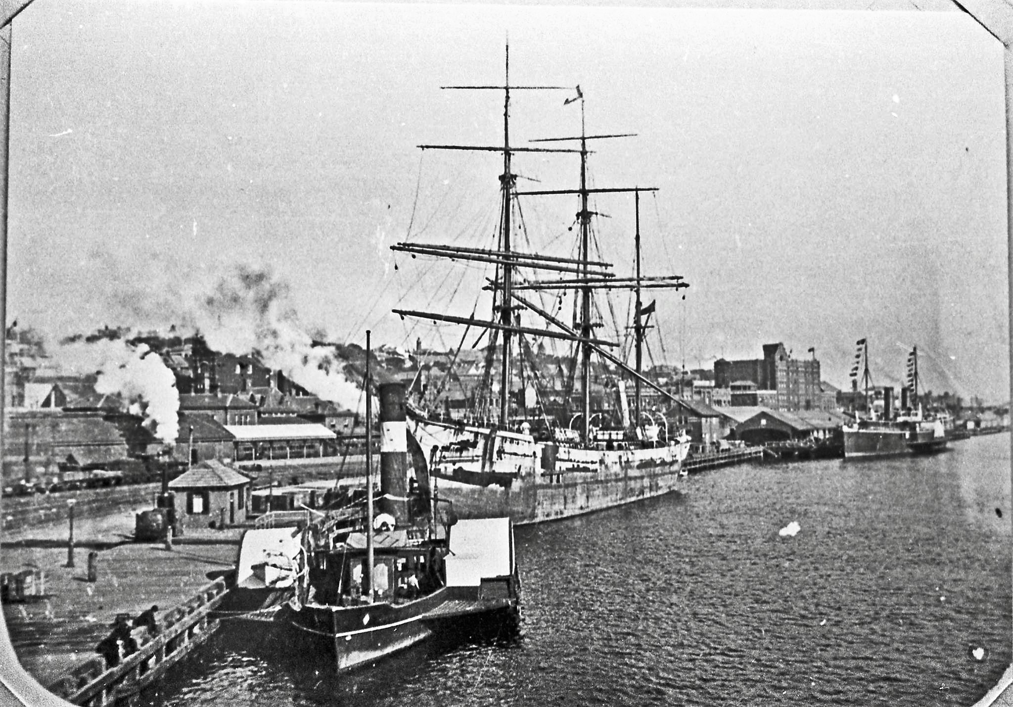 Former Sydney ferry COMMODORE as a tug in Newcastle