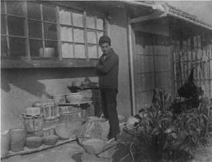 File:Kenkichi Tomimoto in front of his house, circa 1918.jpg