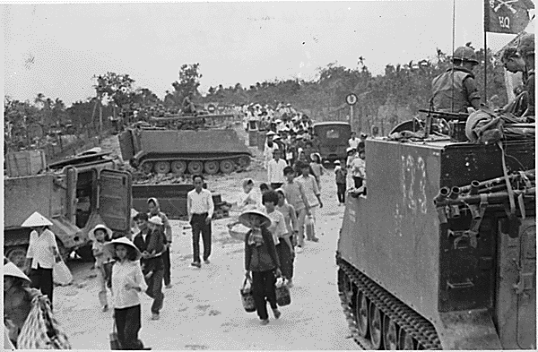 M113-my-tho-vietnam.gif