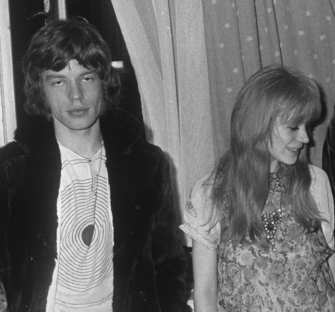 File Mick Jagger And Marianne Faithfull By Ben Merk 1967 Cropped Png Wikimedia Commons