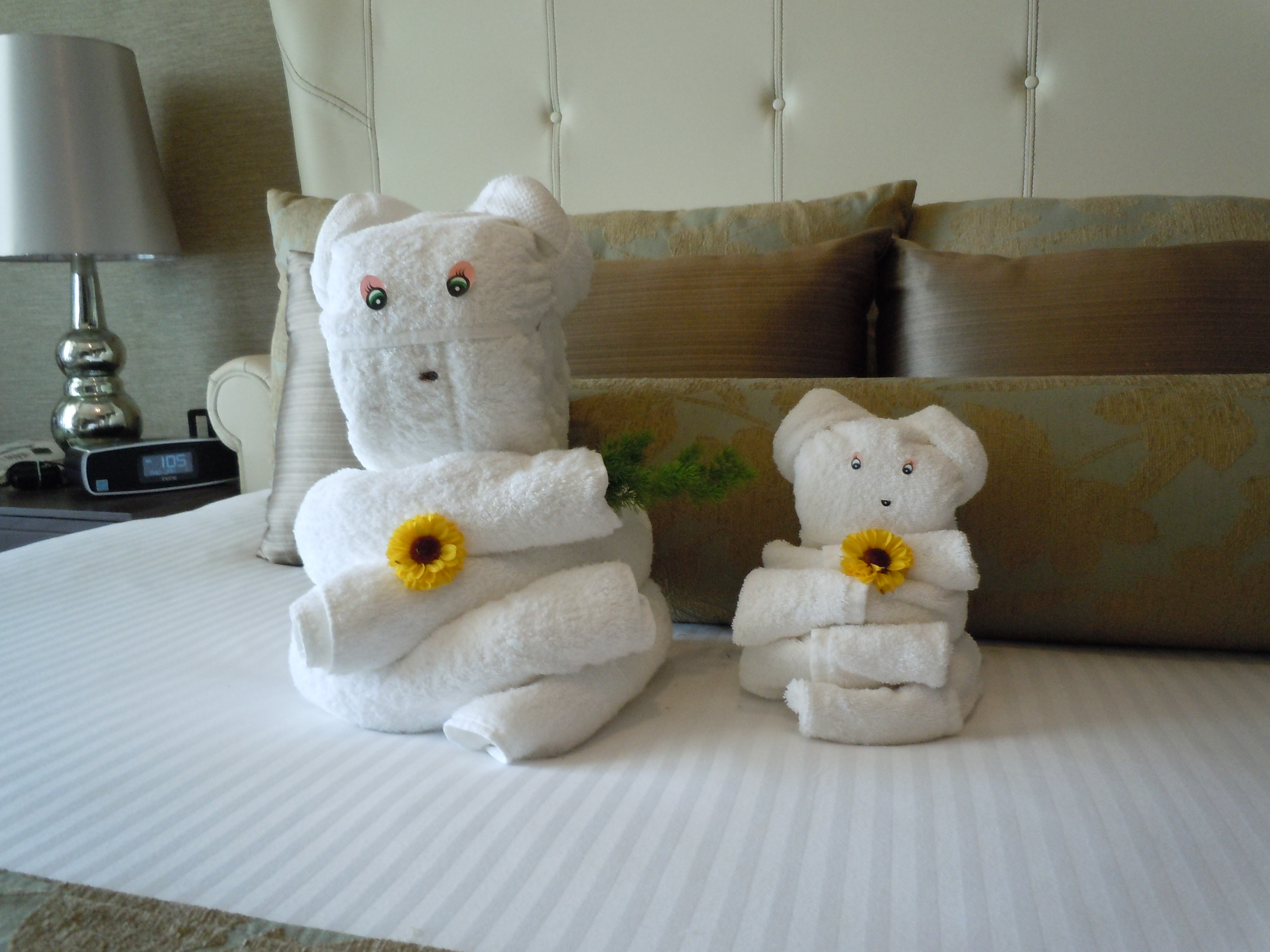 File:Moma and baby bear towel  - Wikimedia Commons