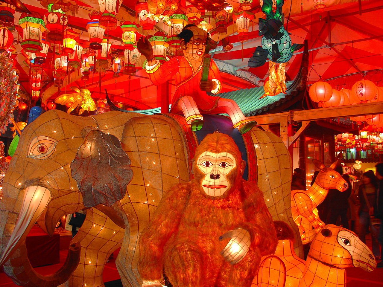 https://upload.wikimedia.org/wikipedia/commons/3/39/Nagasaki_Lantern_Festival_-_01.jpg