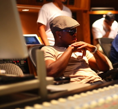 File:Ne-Yo in the studio.jpg