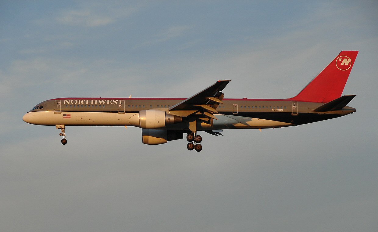 Northwest Airlines B752 (287997758).jpg