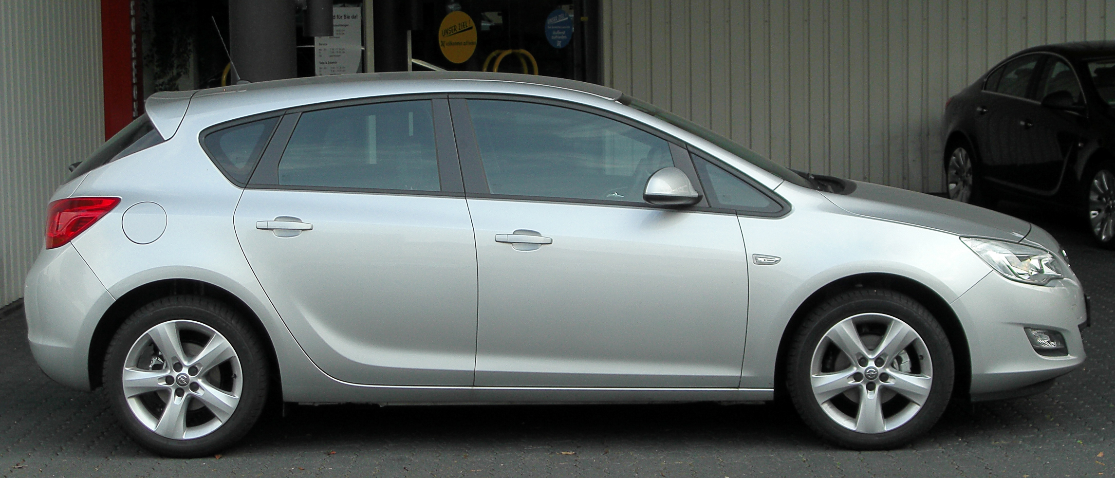 File:Opel Astra J 1.4 ecoFLEX Edition rear 20100725.jpg - Wikimedia Commons