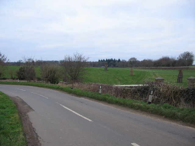 File:Paddock near Swangrove House - geograph.org.uk - 324926.jpg