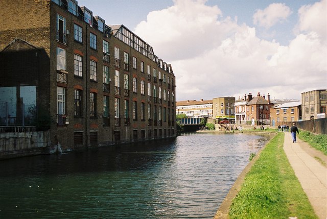 Regent's Canal, Haggerston - geograph.org.uk - 129197