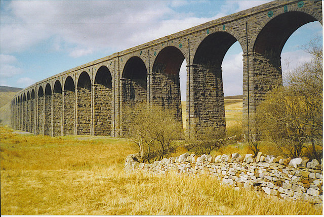 File:Ribblehead Viaduct Arches. - geograph.org.uk - 131440.jpg