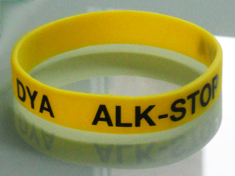 File:Rubber bracelet (DYA).jpg