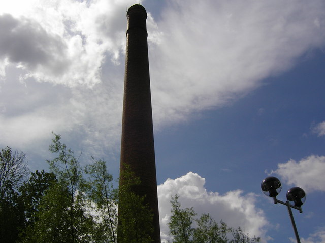 File:The chimney - geograph.org.uk - 804332.jpg
