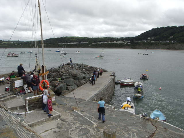 File:The harbour wall New Quay - geograph.org.uk - 1445637.jpg
