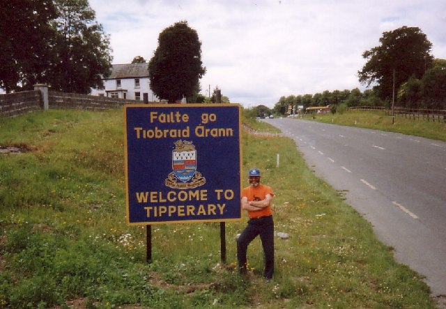 File:Tipperary Border - geograph.org.uk - 33664.jpg