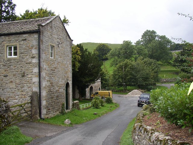 File:View down to the green, Thorpe - geograph.org.uk - 58970.jpg