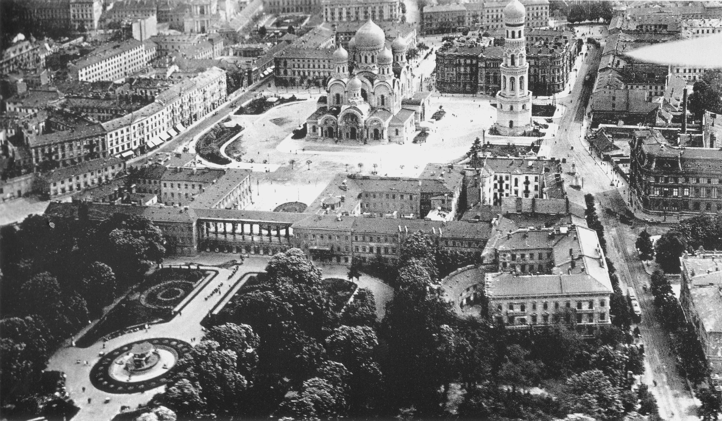 Warsaw-Pilsudski-Square-1900s.jpg