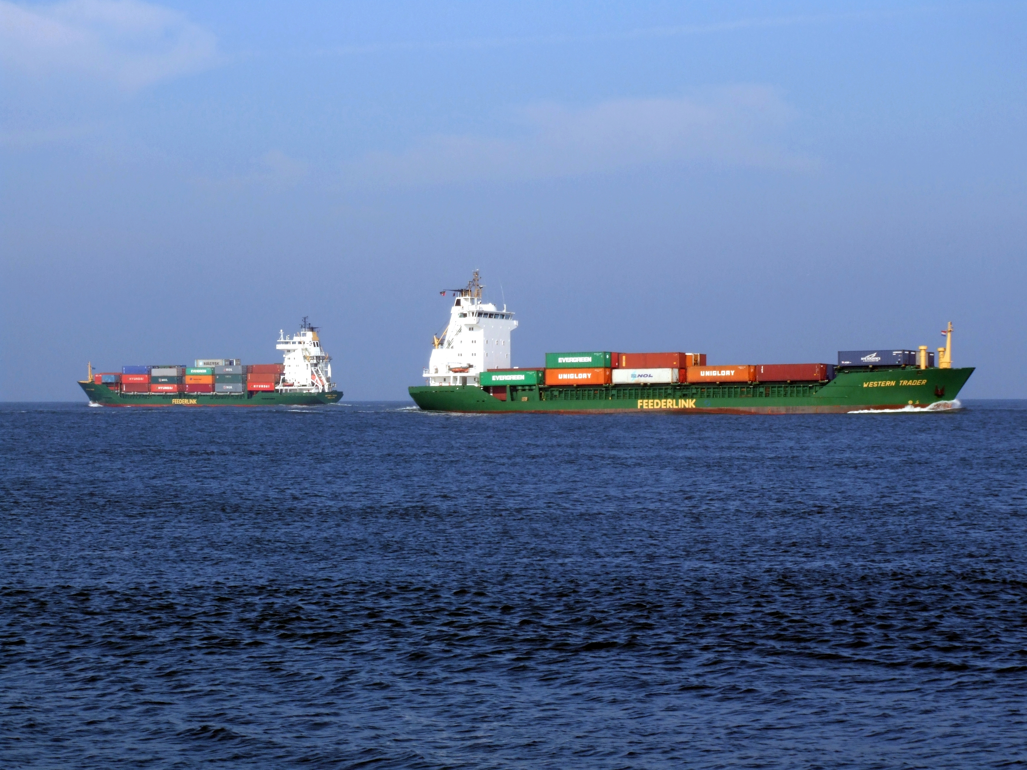 Trade ships cookie. Yangtze trader судно. Zodiac Maritime Fleet. Вода грузовое судна сверху. Танкер Ocean Glory Panama 1993 год.