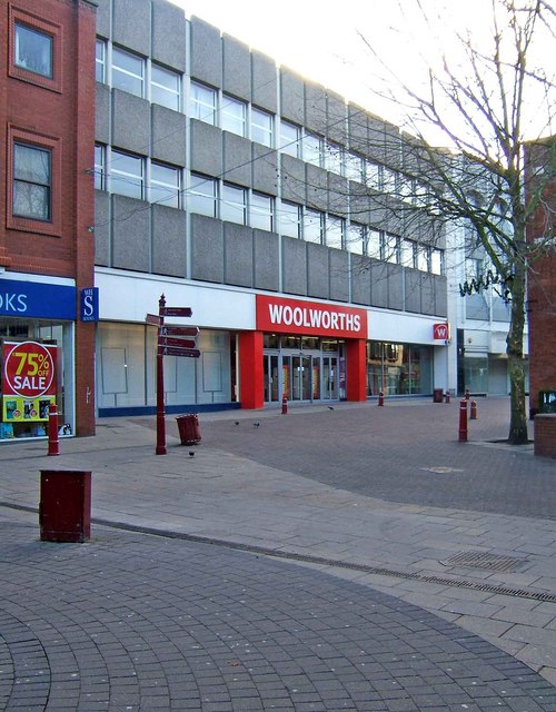 File Woolworths Kidderminster Closed Down Exterior 2.jpg